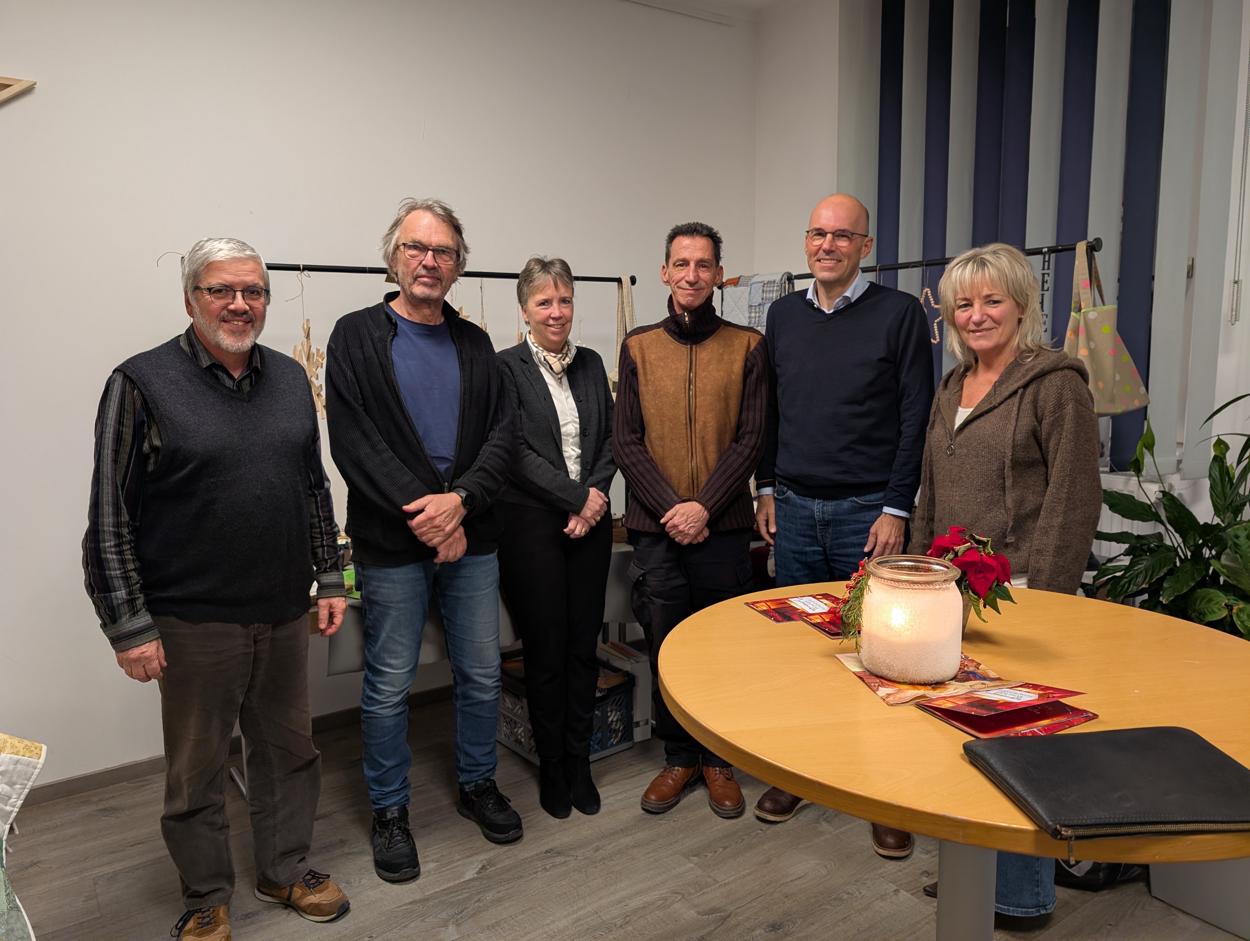 Spendenuebergabe Adventsmarkt an Tafel 20251217